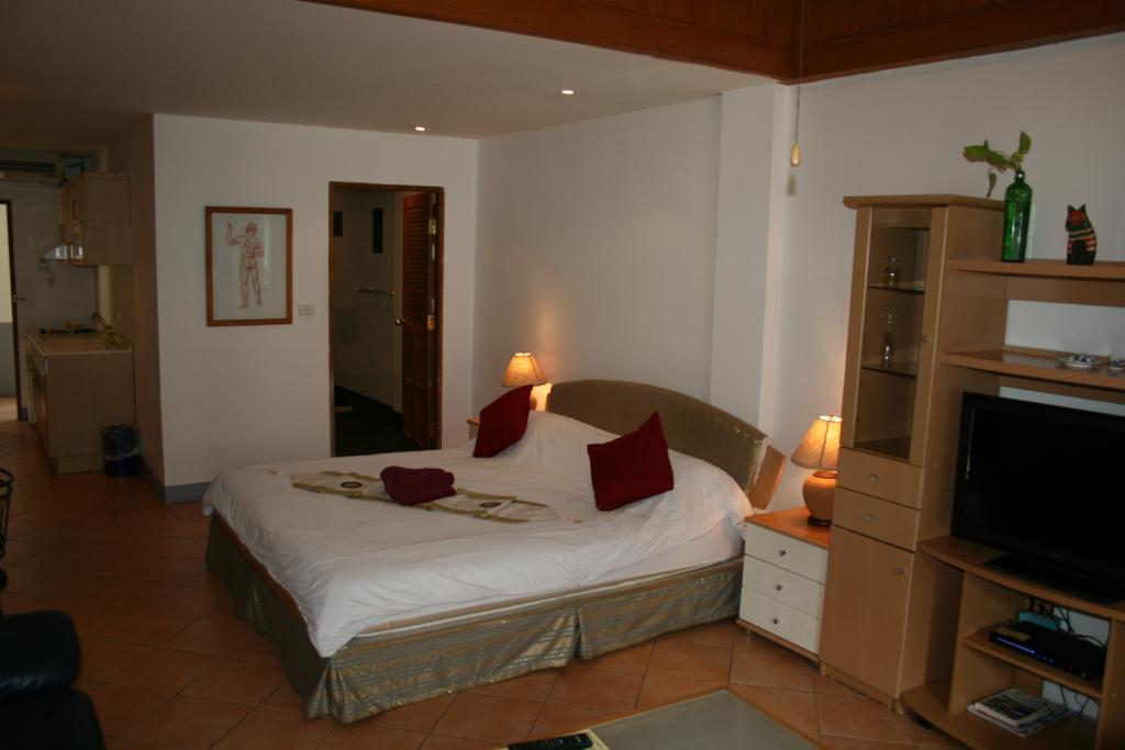 Aquarius Gay Guesthouse & Sauna Patong Exterior photo