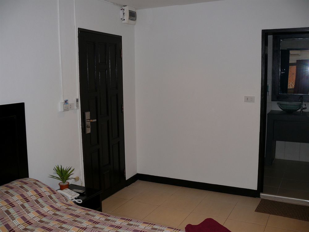 Aquarius Gay Guesthouse & Sauna Patong Exterior photo